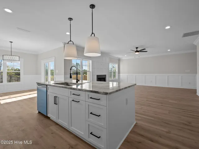 $619,900 | 301 East Ivybridge Drive, Hubert, NC 28539