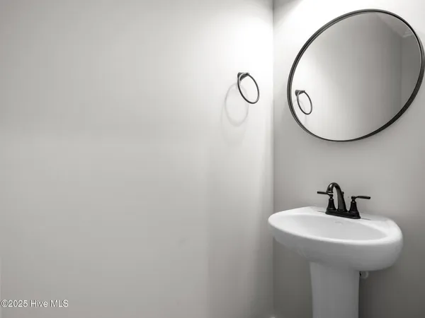 $609,900 | 301 East Ivybridge Drive, Hubert, NC 28539