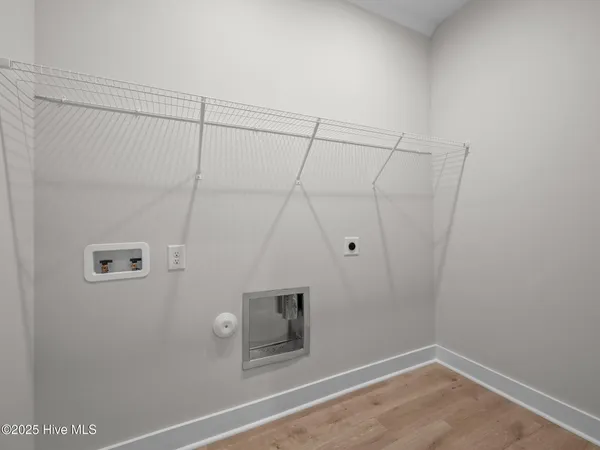 $609,900 | 301 East Ivybridge Drive, Hubert, NC 28539