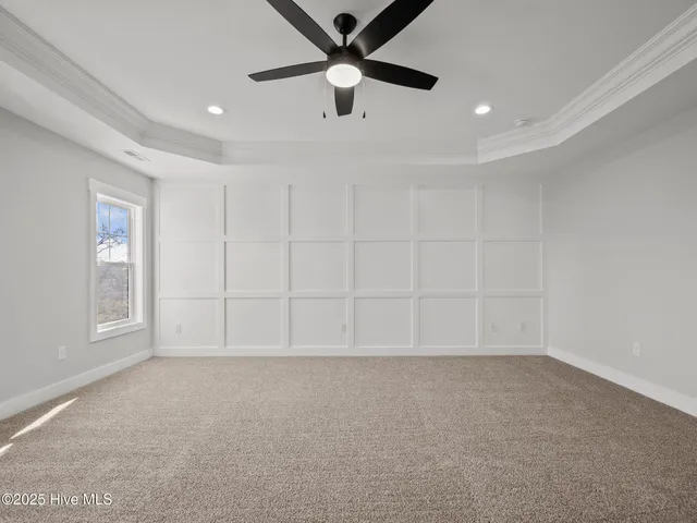 $619,900 | 301 East Ivybridge Drive, Hubert, NC 28539