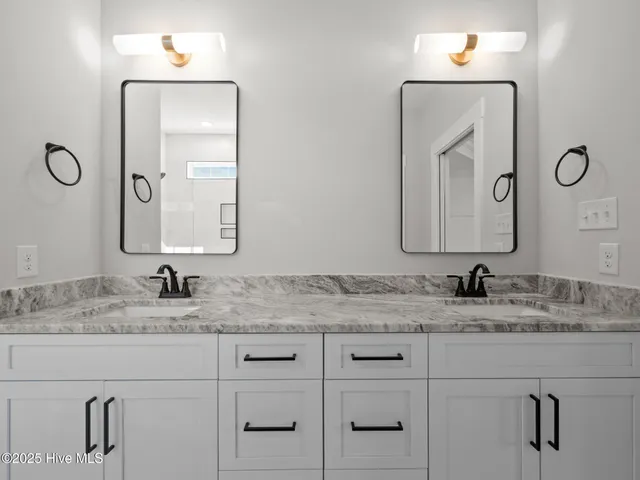 $619,900 | 301 East Ivybridge Drive, Hubert, NC 28539