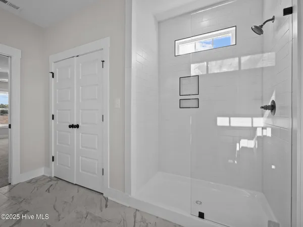 $609,900 | 301 East Ivybridge Drive, Hubert, NC 28539