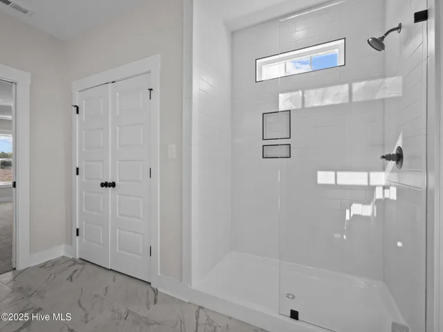 $619,900 | 301 East Ivybridge Drive, Hubert, NC 28539