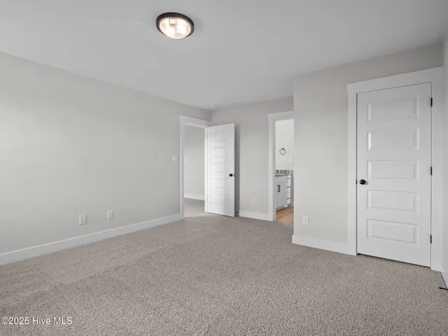 $619,900 | 301 East Ivybridge Drive, Hubert, NC 28539