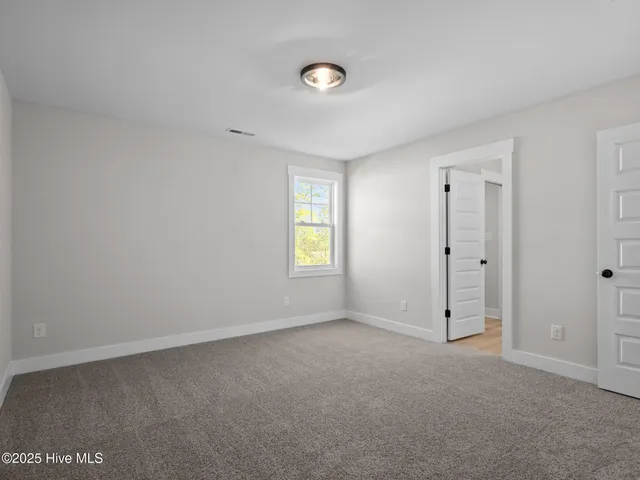 $619,900 | 301 East Ivybridge Drive, Hubert, NC 28539