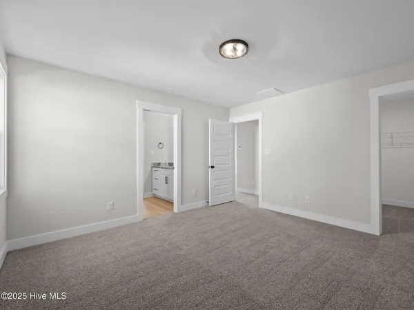 $609,900 | 301 East Ivybridge Drive, Hubert, NC 28539