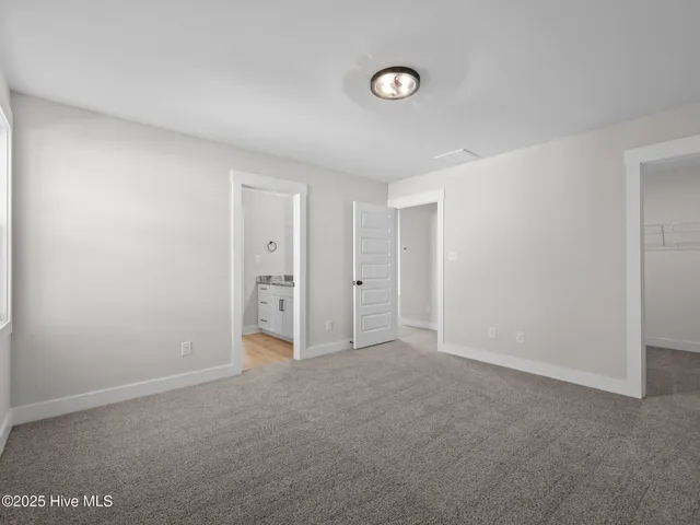 $619,900 | 301 East Ivybridge Drive, Hubert, NC 28539