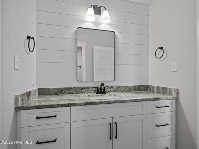 $619,900 | 301 East Ivybridge Drive, Hubert, NC 28539