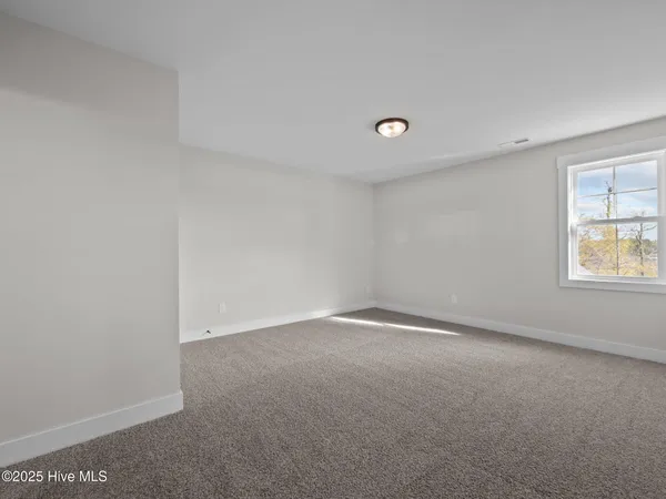 $609,900 | 301 East Ivybridge Drive, Hubert, NC 28539