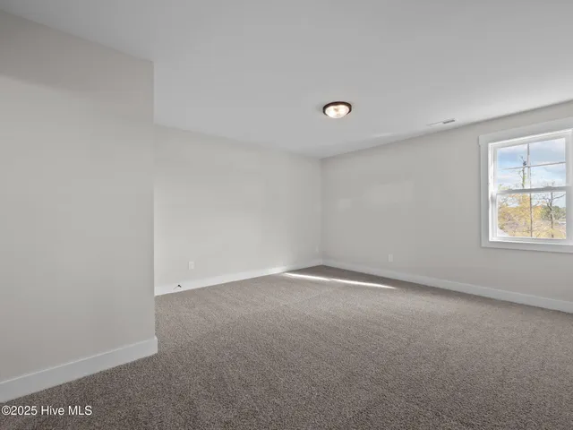 $619,900 | 301 East Ivybridge Drive, Hubert, NC 28539