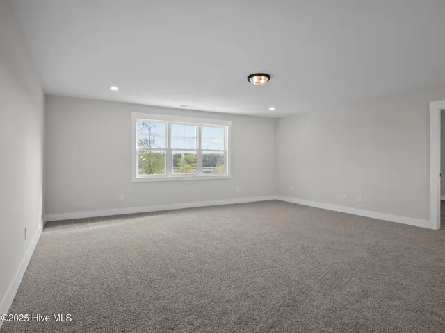 $619,900 | 301 East Ivybridge Drive, Hubert, NC 28539