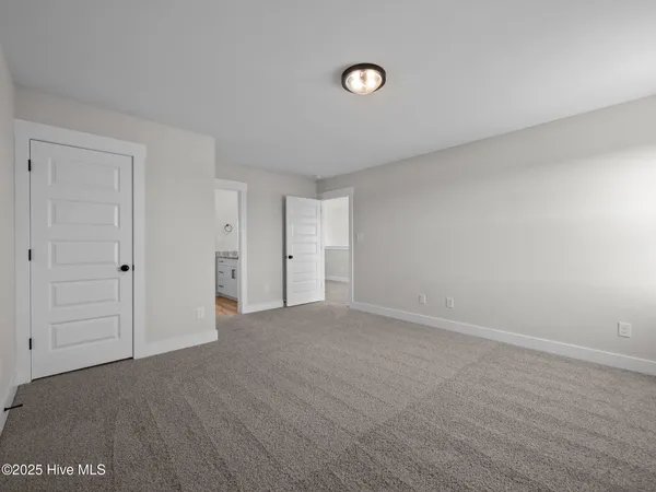 $609,900 | 301 East Ivybridge Drive, Hubert, NC 28539