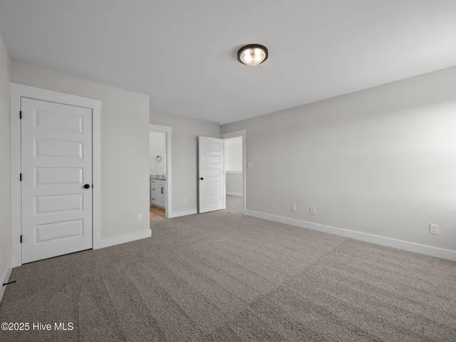 $619,900 | 301 East Ivybridge Drive, Hubert, NC 28539