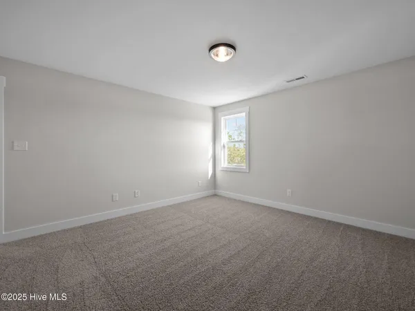 $609,900 | 301 East Ivybridge Drive, Hubert, NC 28539