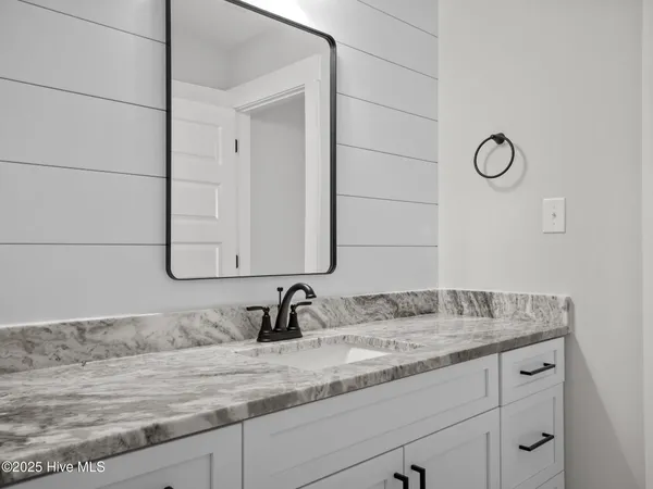 $609,900 | 301 East Ivybridge Drive, Hubert, NC 28539