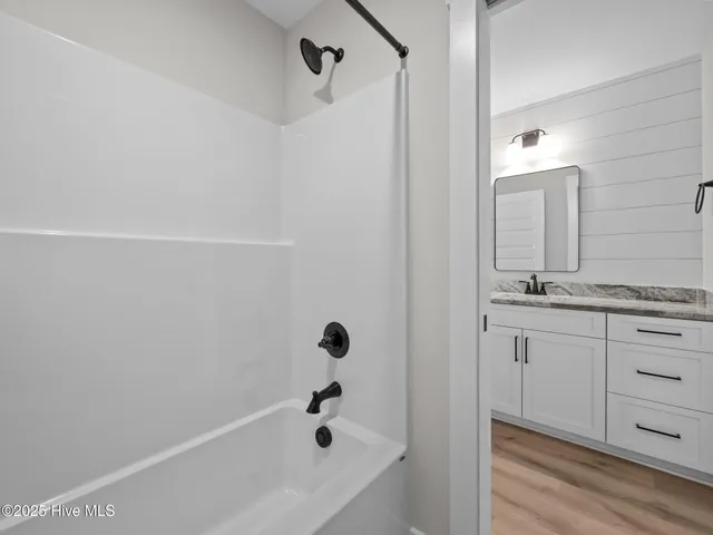 $619,900 | 301 East Ivybridge Drive, Hubert, NC 28539