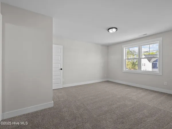 $609,900 | 301 East Ivybridge Drive, Hubert, NC 28539