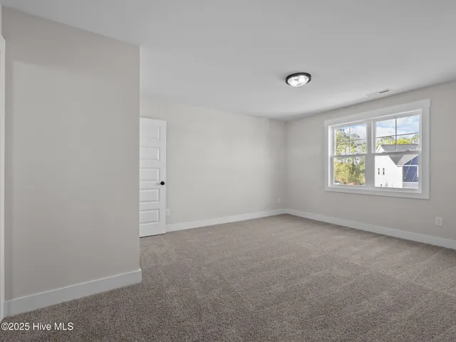 $619,900 | 301 East Ivybridge Drive, Hubert, NC 28539