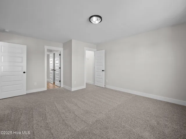 $619,900 | 301 East Ivybridge Drive, Hubert, NC 28539