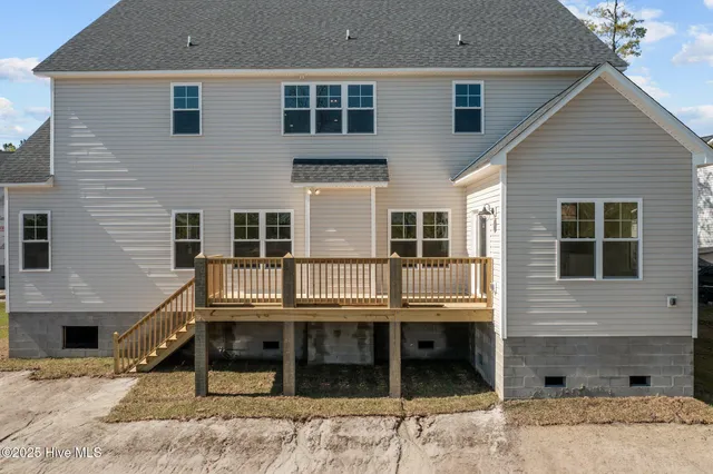 $619,900 | 301 East Ivybridge Drive, Hubert, NC 28539