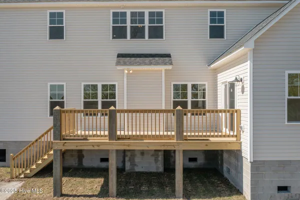 $609,900 | 301 East Ivybridge Drive, Hubert, NC 28539