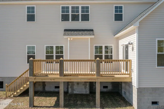 $619,900 | 301 East Ivybridge Drive, Hubert, NC 28539