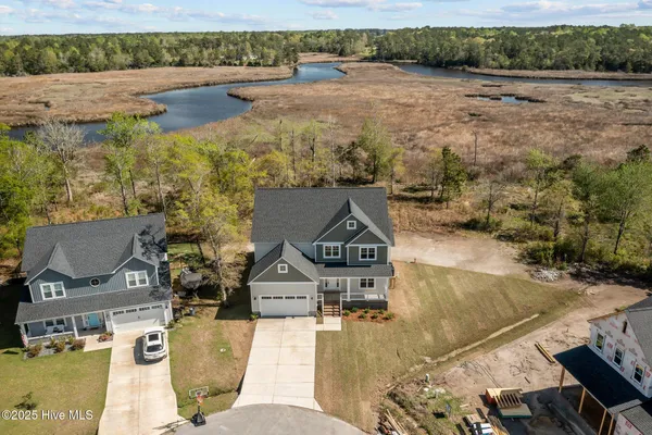 $609,900 | 301 East Ivybridge Drive, Hubert, NC 28539