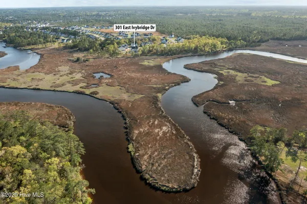 $609,900 | 301 East Ivybridge Drive, Hubert, NC 28539