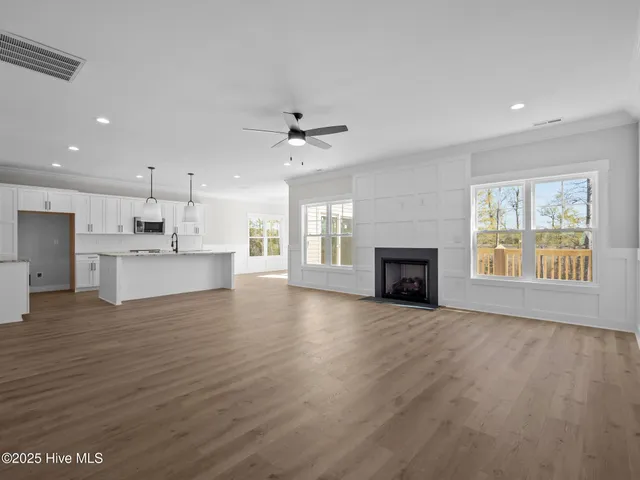 $619,900 | 301 East Ivybridge Drive, Hubert, NC 28539