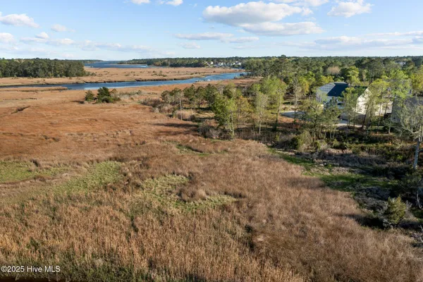 $609,900 | 301 East Ivybridge Drive, Hubert, NC 28539