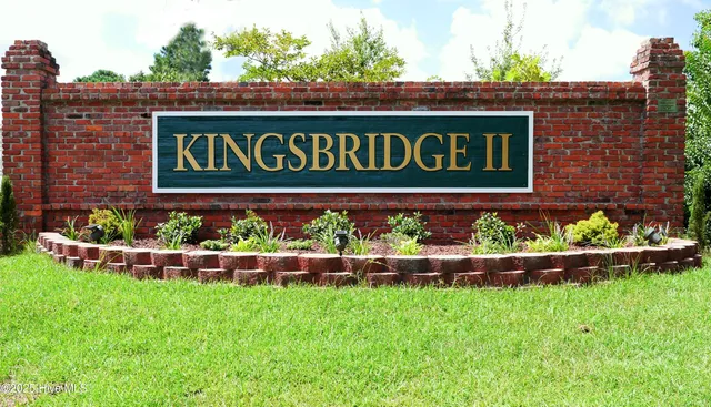 $619,900 | 301 East Ivybridge Drive, Hubert, NC 28539