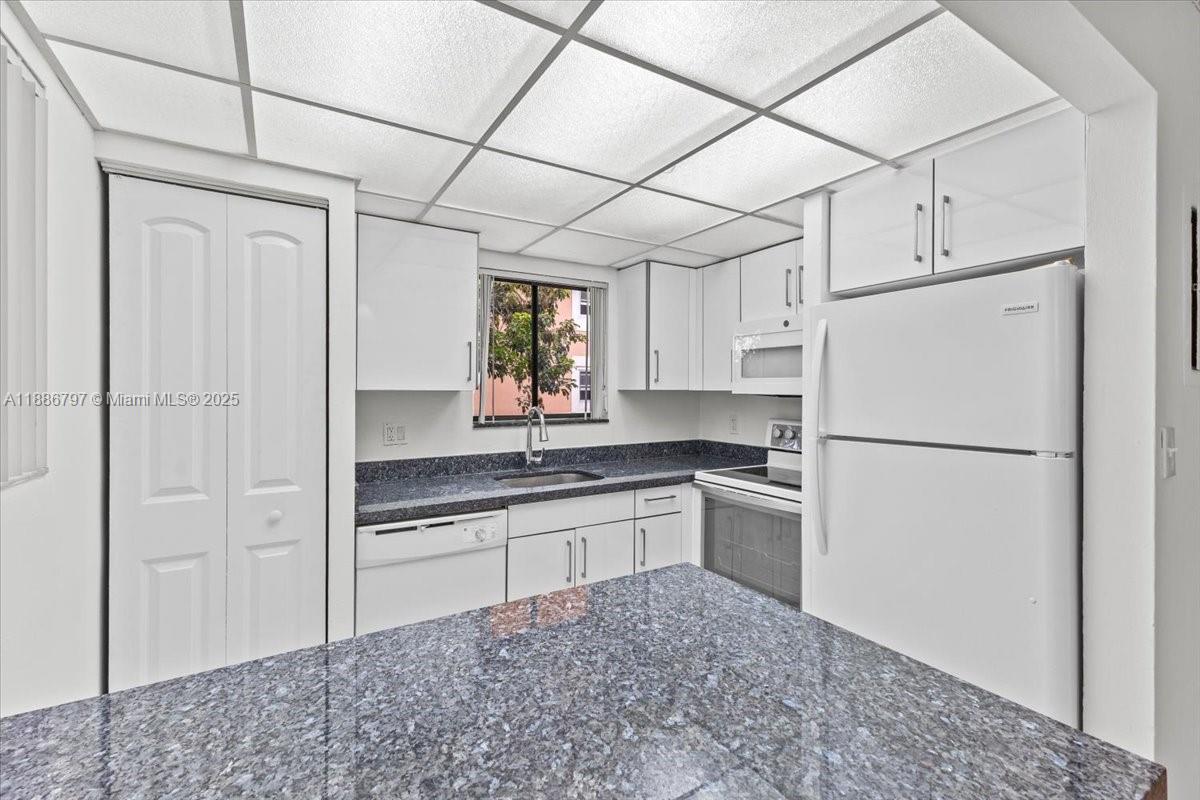 6900 Southwest 39th Street, Unit 208J Davie, FL 33314 - Photo 11 of 28