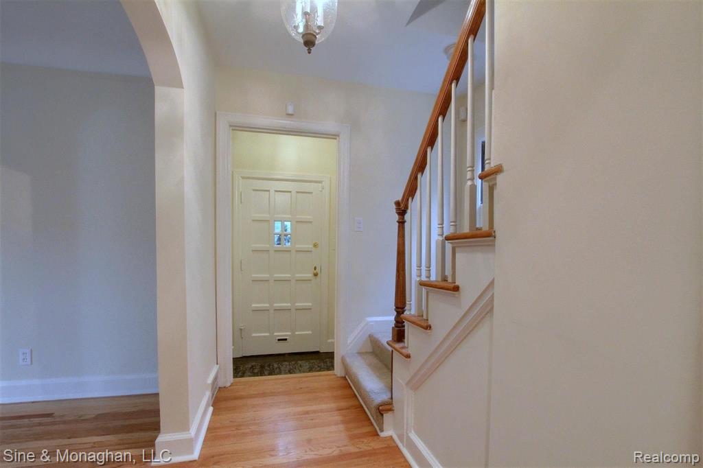 349 Merriweather Road Grosse Pointe, MI 48236 - Photo 5 of 31