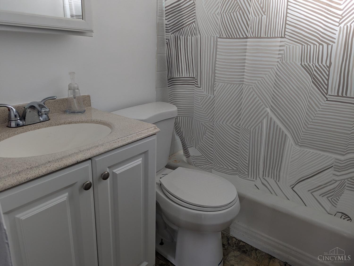 6911 Rutherford Court Cincinnati, OH 45239 - Photo 8 of 16