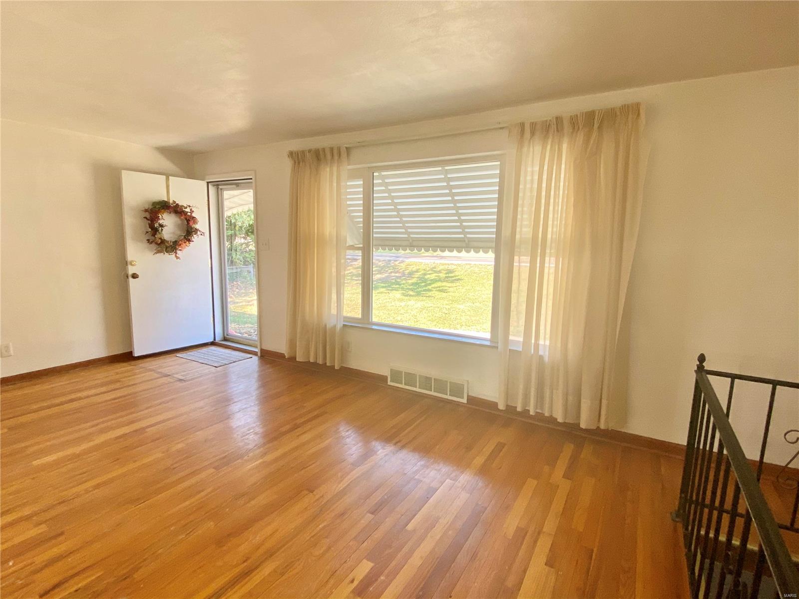 3310 Ringer Road St. Louis, MO 63125 - Photo 4 of 24 Gallery Image 4