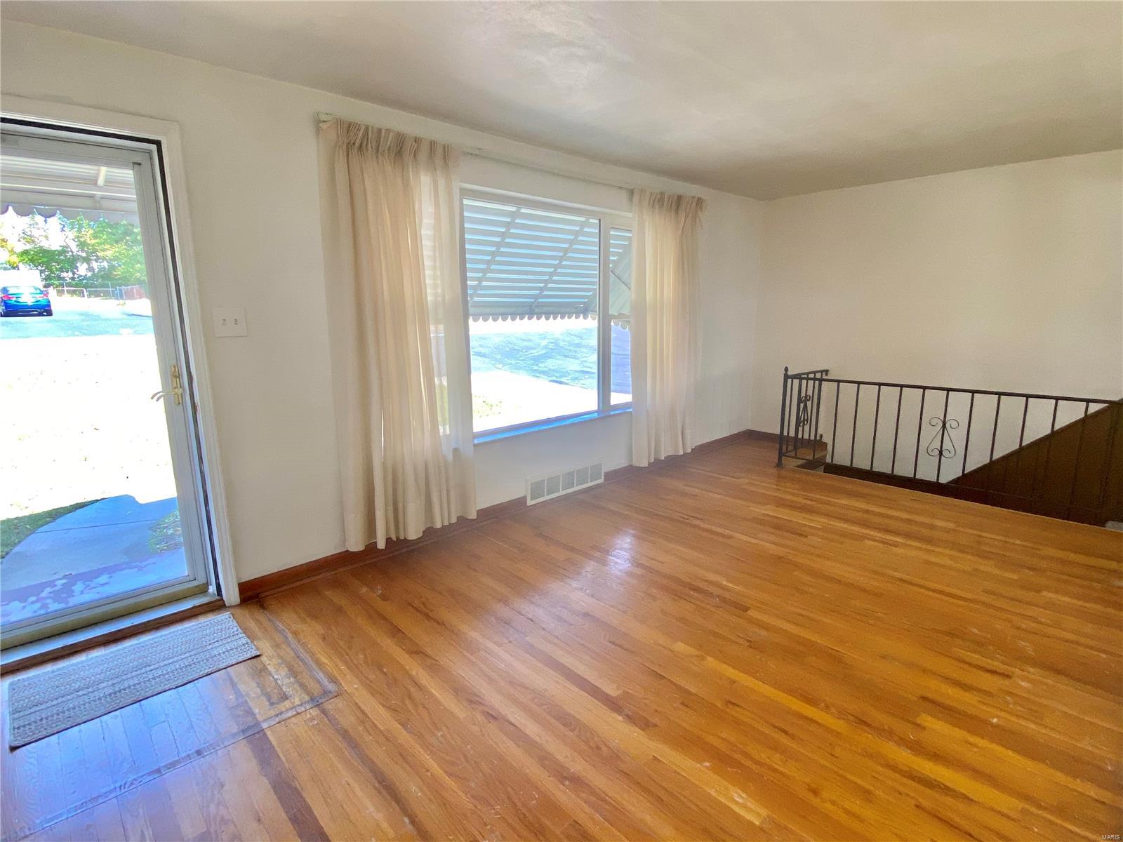 3310 Ringer Road St. Louis, MO 63125 - Photo 7 of 24 Gallery Image 7