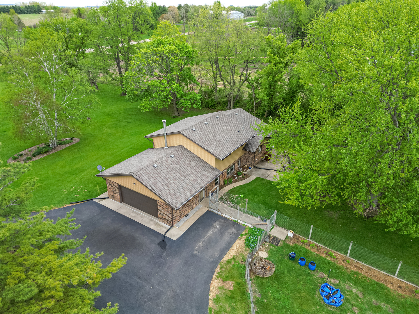 10160 Cemetery Road Pecatonica, IL 61063 - Photo 5 of 55 Gallery Image 5