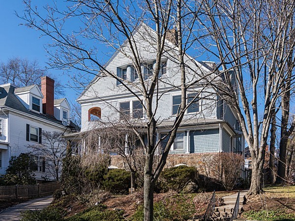 145 Salisbury Road, Unit 1 Brookline, MA 02445 - Photo 3 of 24 Gallery Image 3