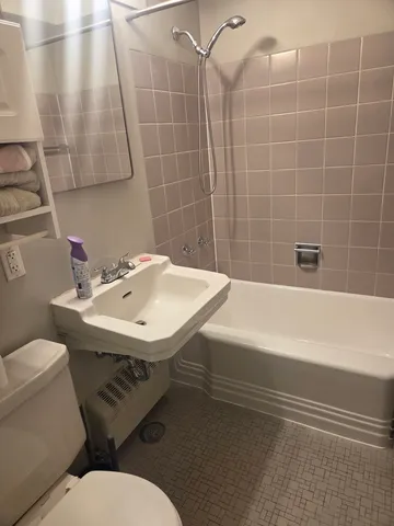 $1,450 | 3100 North Lake Shore Drive, Unit 212, Chicago, IL 60657