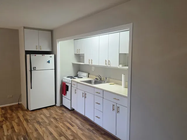 $1,450 | 3100 North Lake Shore Drive, Unit 212, Chicago, IL 60657