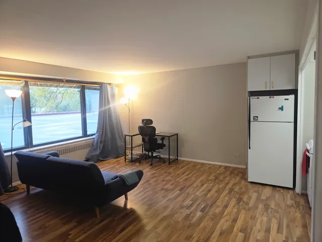 $1,450 | 3100 North Lake Shore Drive, Unit 212, Chicago, IL 60657