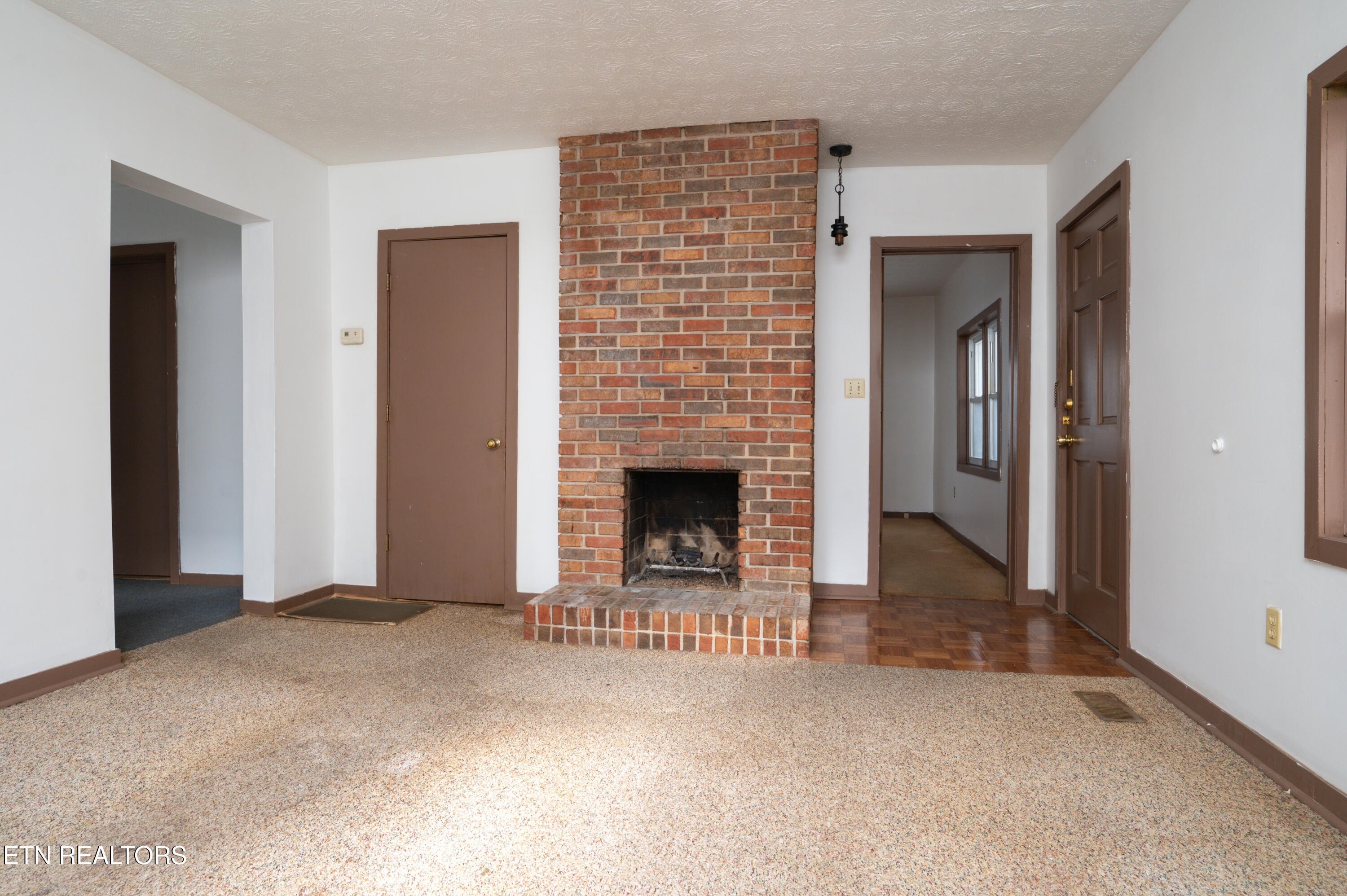2424 Idle Hour Road Kingsport, TN 37660 - Photo 2 of 34 Idle Hour-26