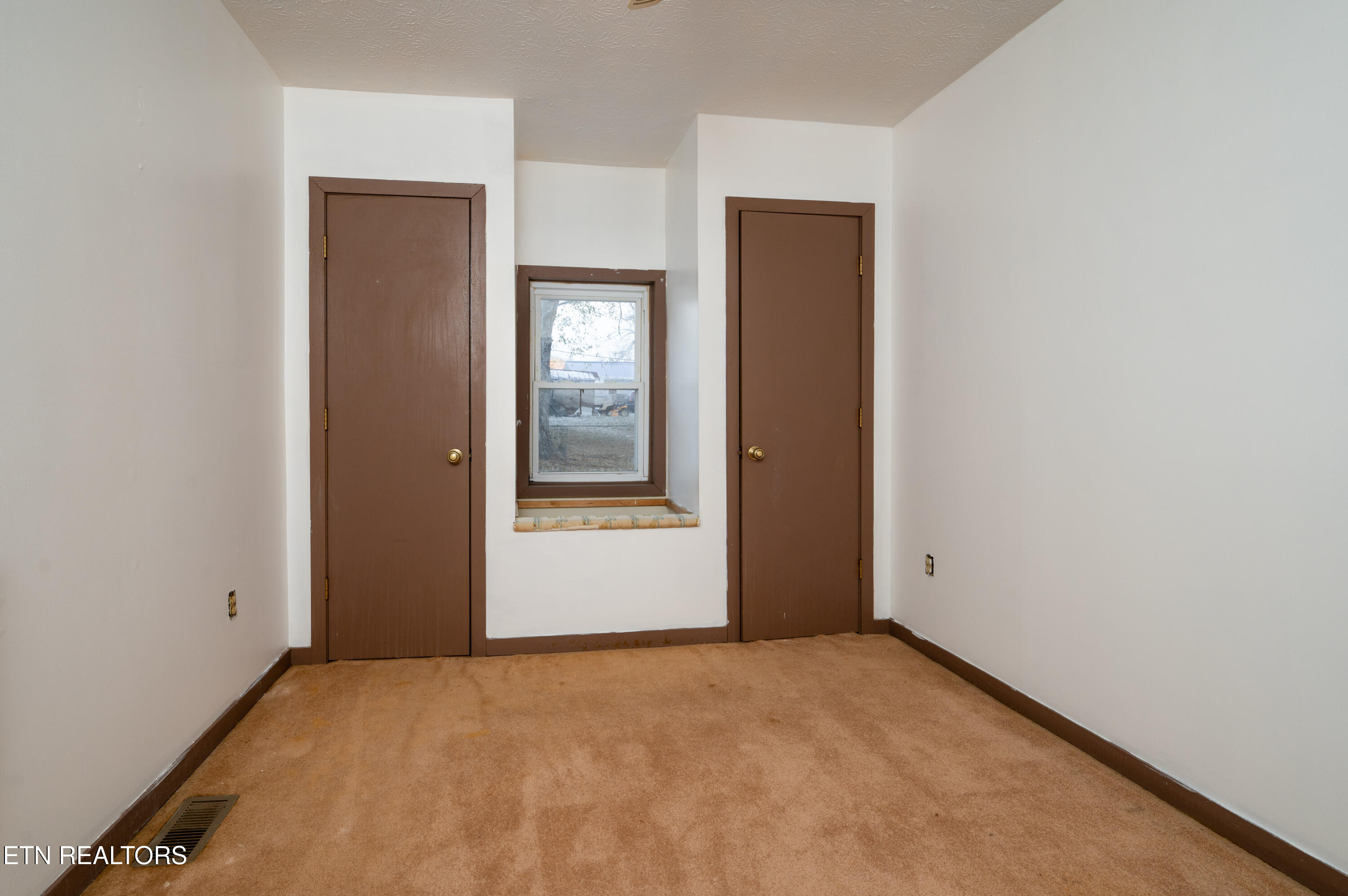 2424 Idle Hour Road Kingsport, TN 37660 - Photo 7 of 34 Idle Hour-13