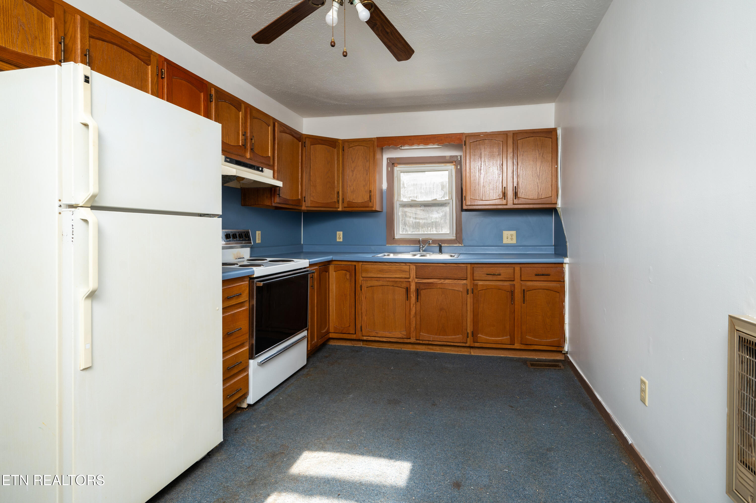 2424 Idle Hour Road Kingsport, TN 37660 - Photo 10 of 34 Idle Hour-16