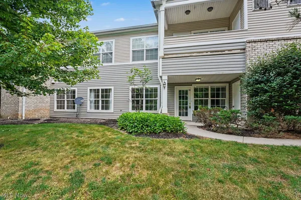 $250,000 | 522 Robin Wood Lane, Unit I, Akron, OH 44321