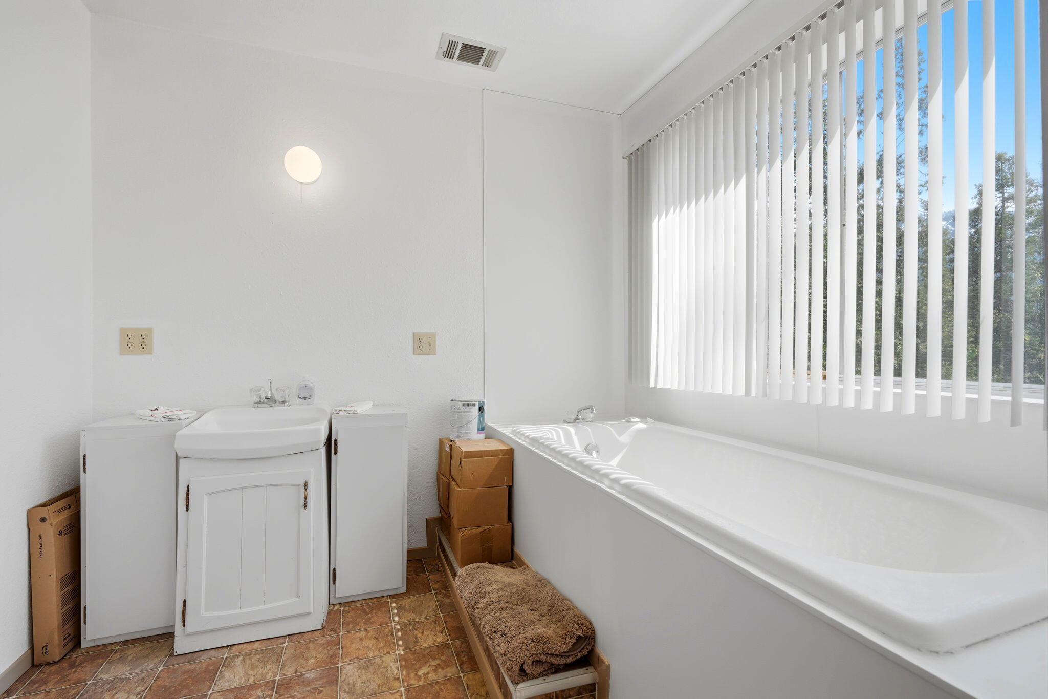 697 Loop Drive Springville, CA 93265 - Photo 24 of 55 a bathroom with a sink a toilet and tub