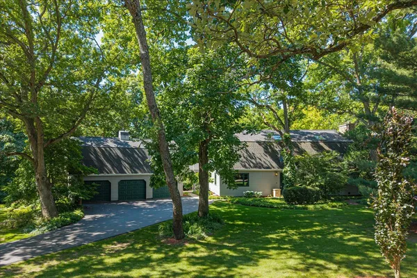 $525,000 | 6205 Katmai Trail, McHenry, IL 60050