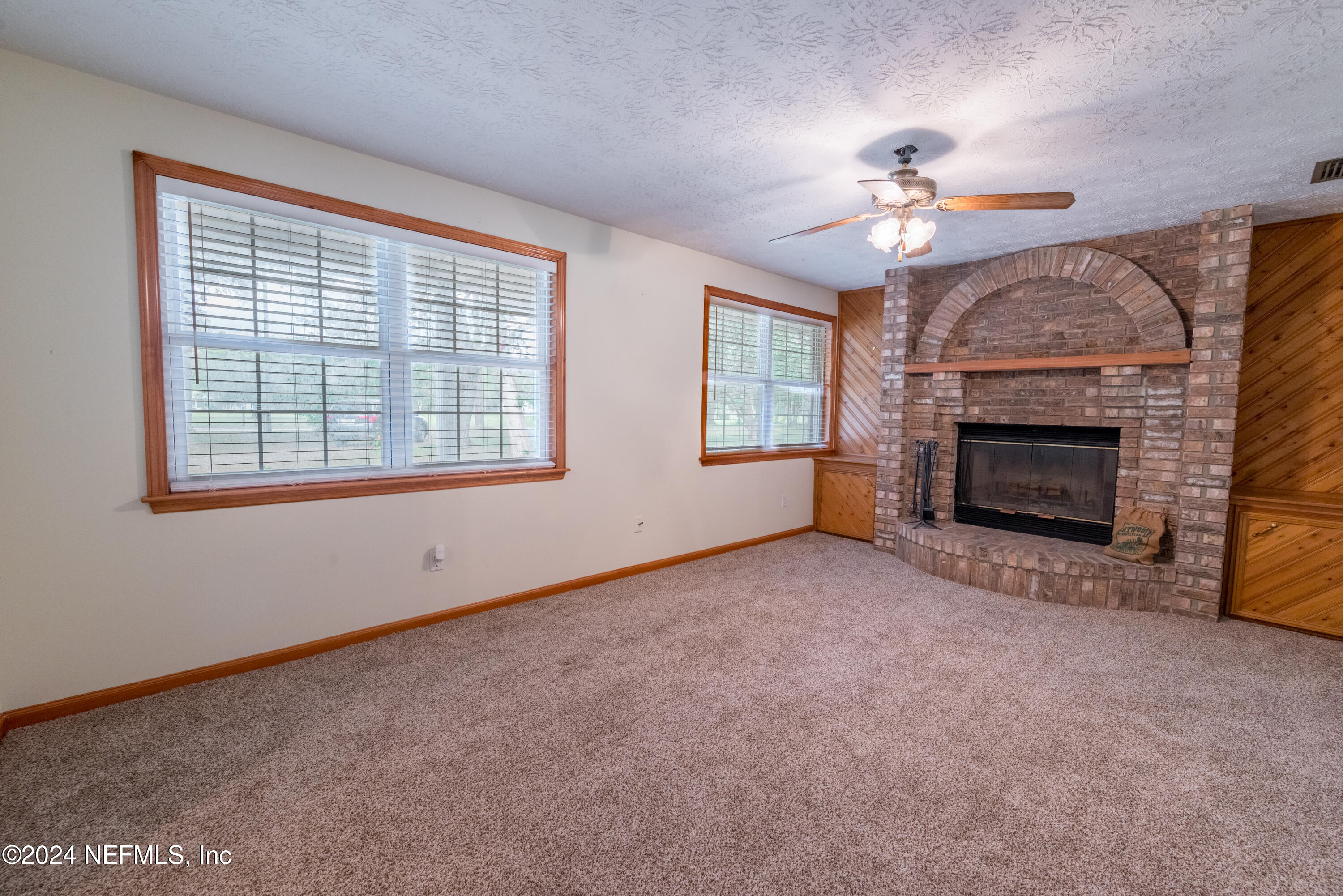 10341 Southwest 66th Avenue Hampton, FL 32044 - Photo 14 of 43 Living Room