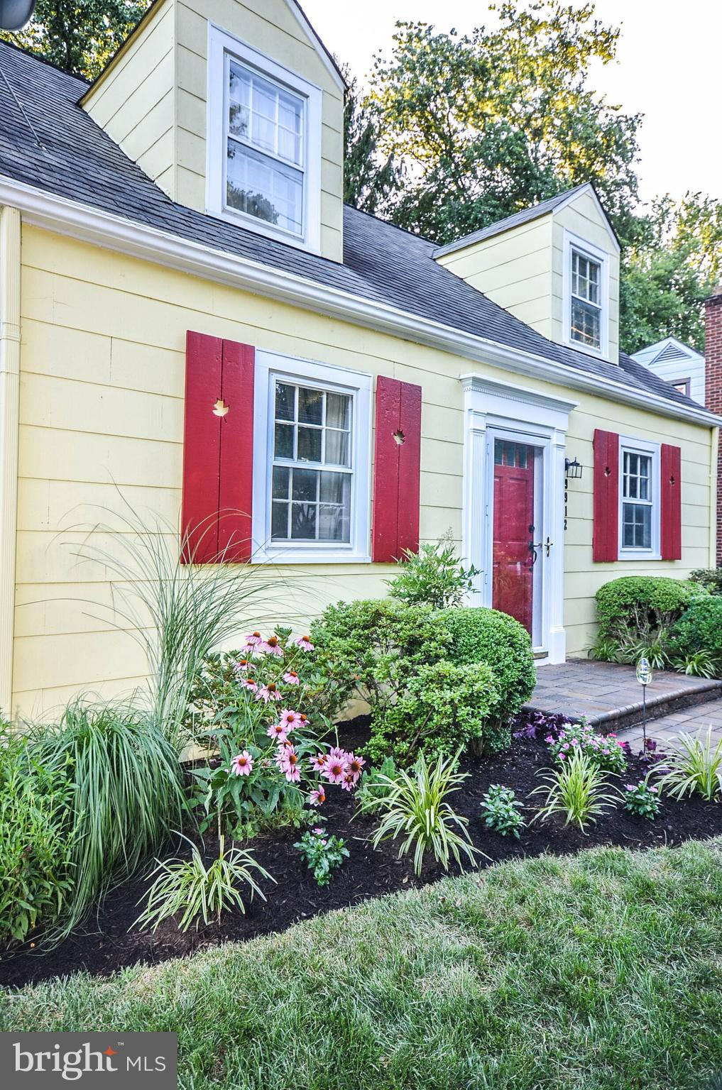 9912 Capitol View Avenue Silver Spring, MD 20910 - Photo 2 of 35 Move-in ready, 1,800+ sqft, well-designed space