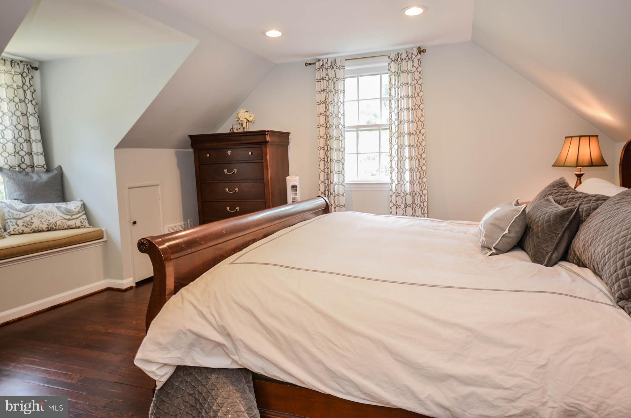 9912 Capitol View Avenue Silver Spring, MD 20910 - Photo 11 of 35 Gallery Image 11
